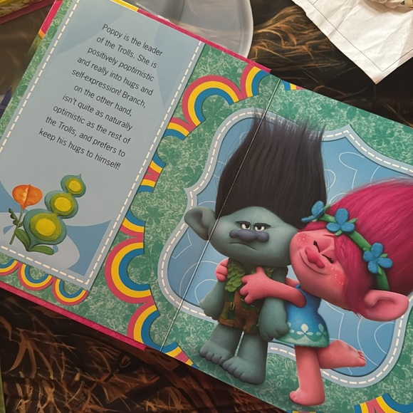 Dreamworks Trolls my busy books with 12 characters - Picture 3 of 5